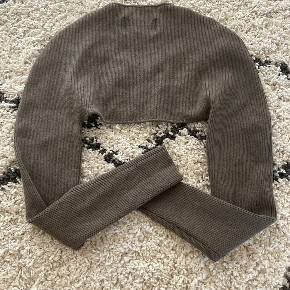 Pistola Jolene Shrug in
Vineyard - Picture 5 of 5